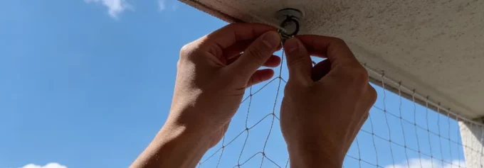 Montáž siete na balkón proti holubom